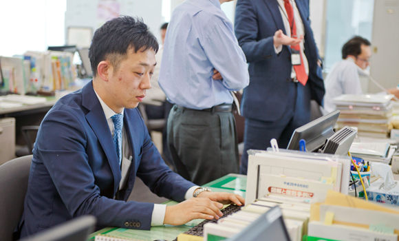 時には家族よりも頻繁に経営者の方々と話をする。